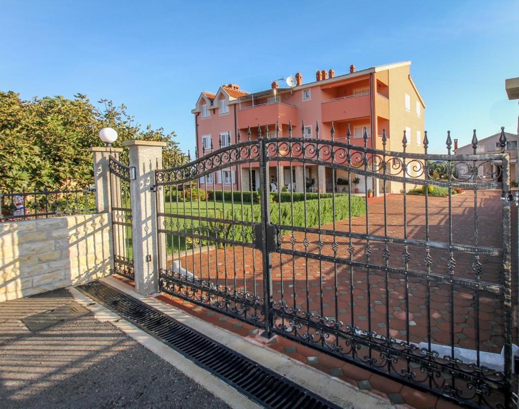Family Friendly Apartments With A Swimming Pool Nevidjane, Pasman - 18054 Neviđane Esterno foto